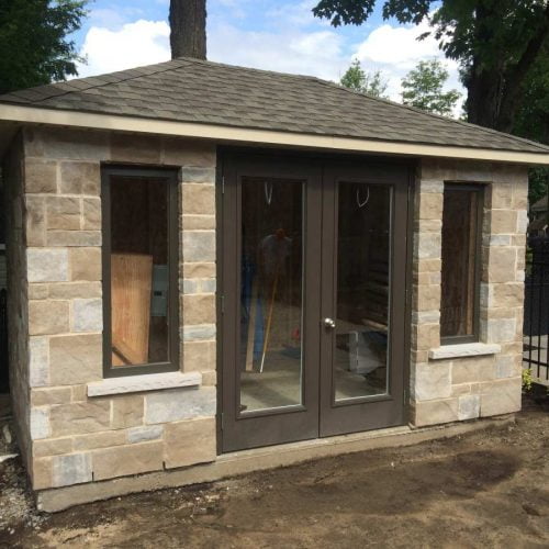 cabanons 4 versants avec revêtement de briquecabanons 4 versants avec revêtement de brique